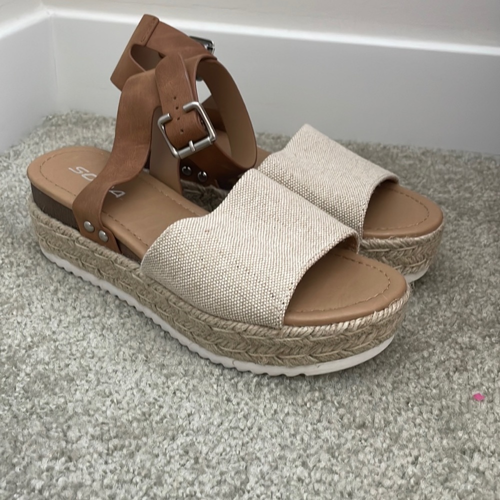 Fun espadrille platform sandal!